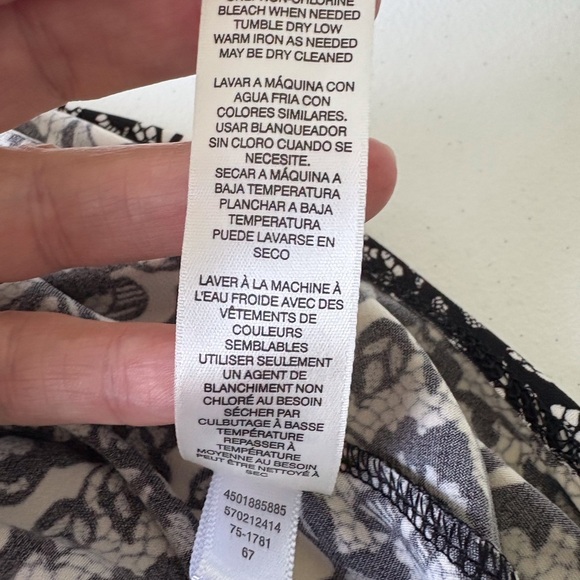 White House Black Market Choker Top NWT Size M Sleeveless Goth Floral Office - Picture 8 of 14